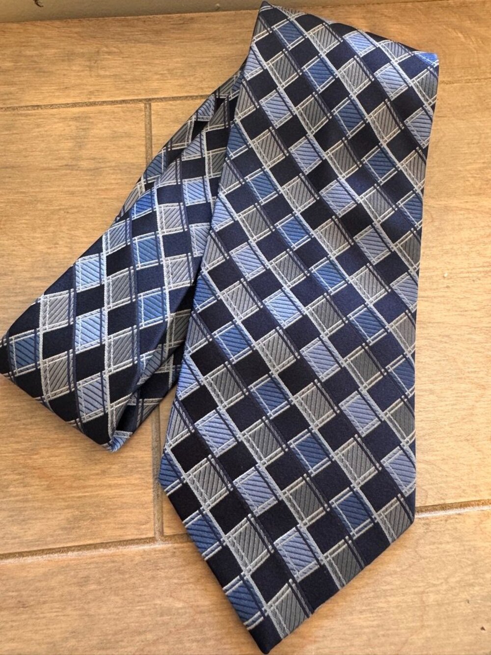 Sharp! Joseph & Feiss International Blue Geometric Silk Tie